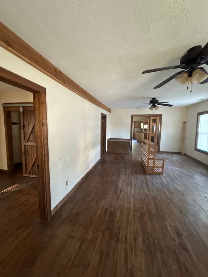 1012 East St - Photo 3 of 12