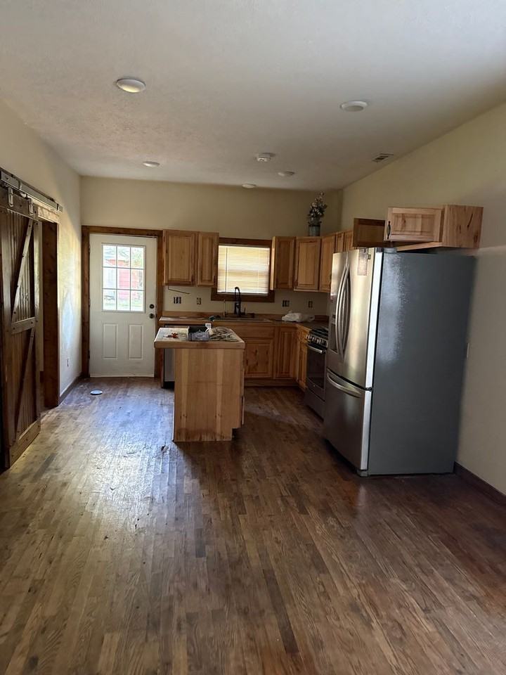 1012 East St - Photo 5 of 12