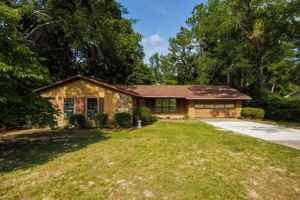 featured image of 2211 S Sherwood Dr