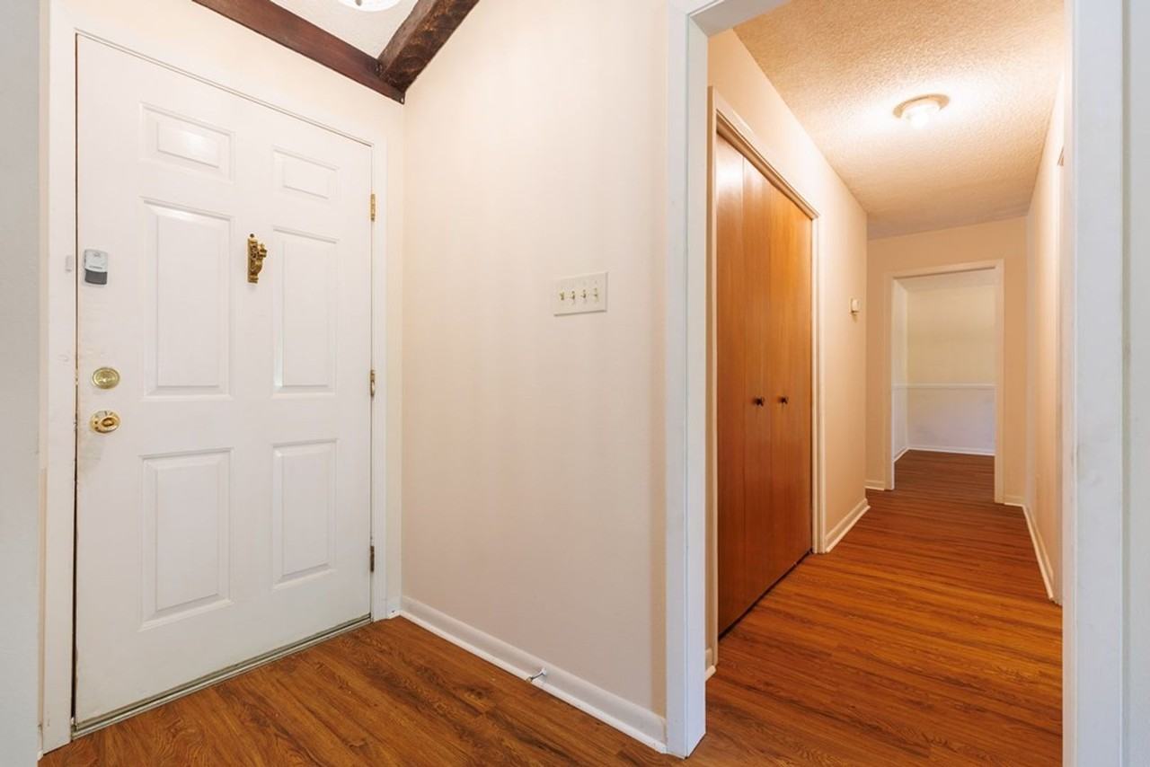 2211 S Sherwood Dr - Photo 3 of 29