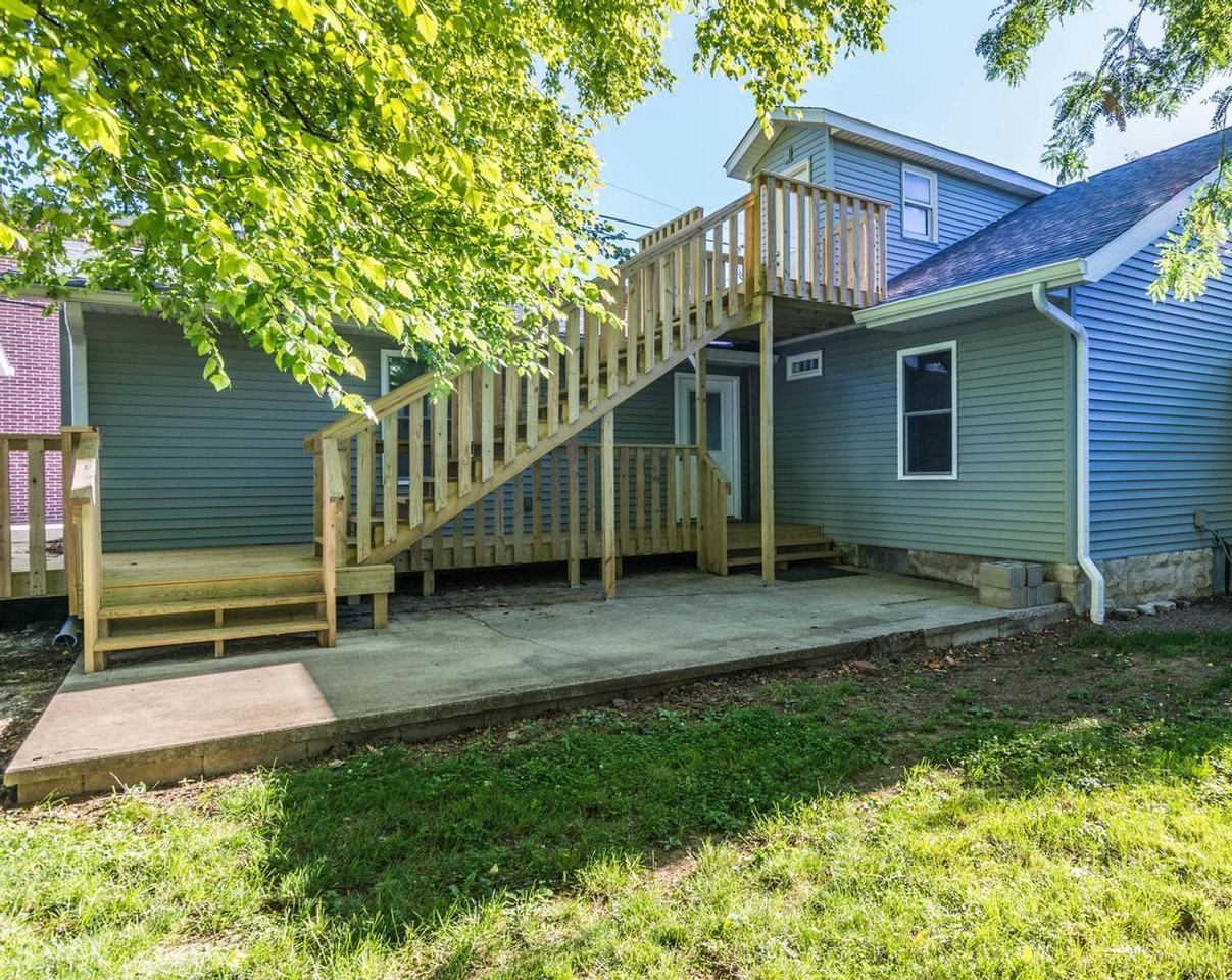 211 N Madison St - Photo 4 of 28