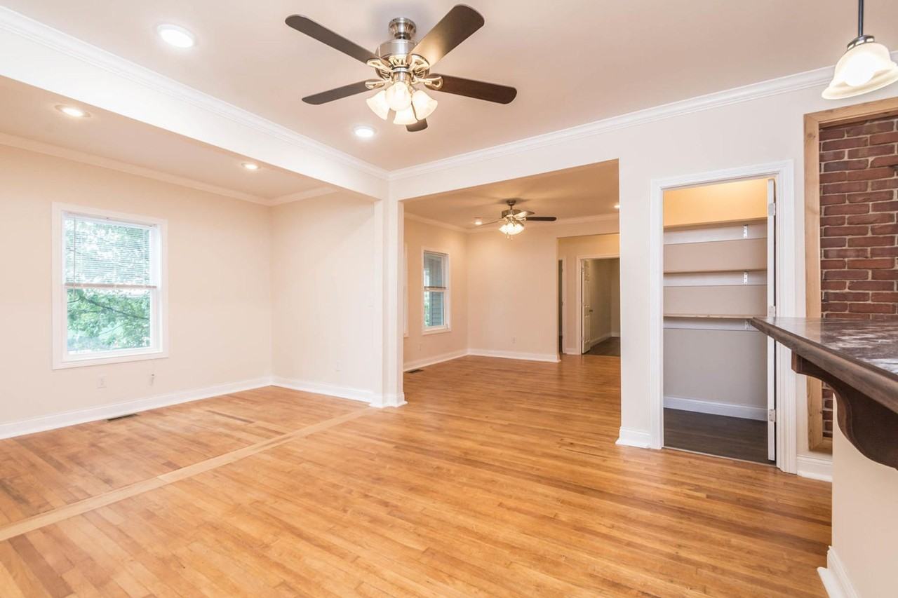 211 N Madison St - Photo 7 of 28
