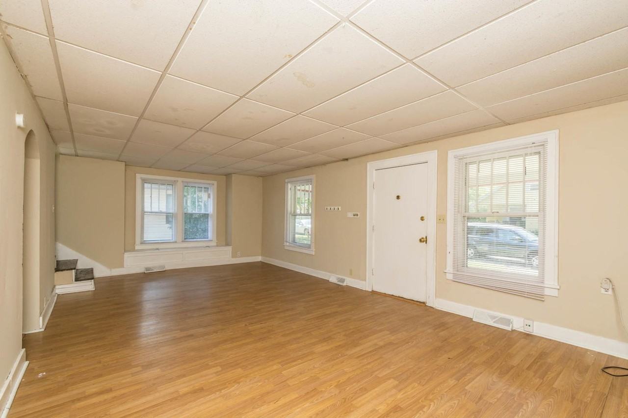 409 E 16th St - Photo 5 of 32