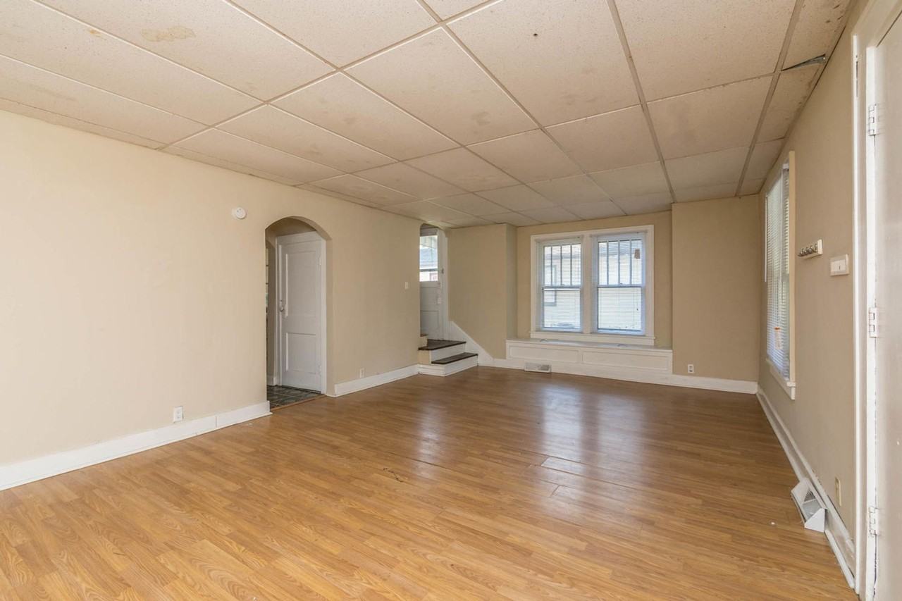 409 E 16th St - Photo 7 of 32