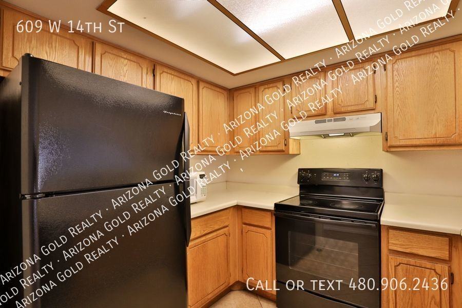 609 W 14th St - Photo 3 of 24
