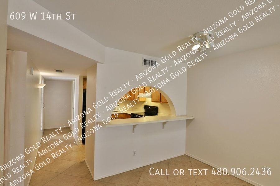609 W 14th St - Photo 7 of 24