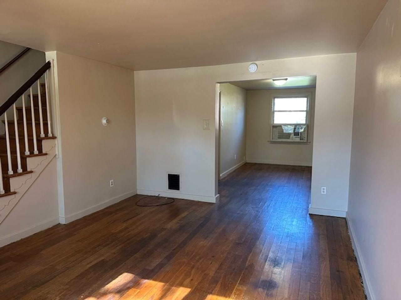 2150 Berryhill St - Photo 2 of 17