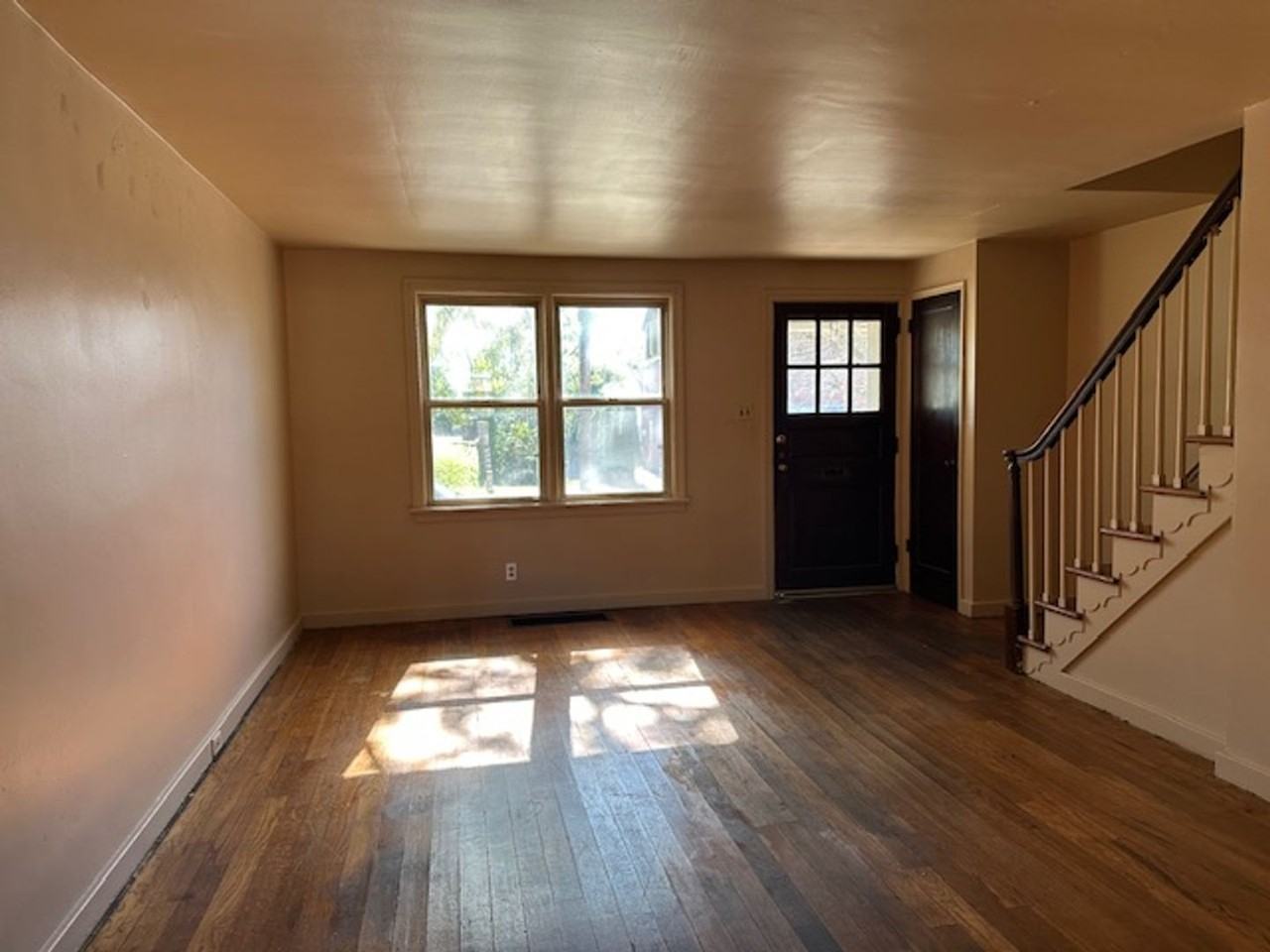 2150 Berryhill St - Photo 3 of 17