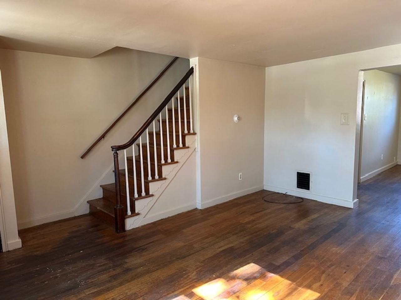 2150 Berryhill St - Photo 4 of 17
