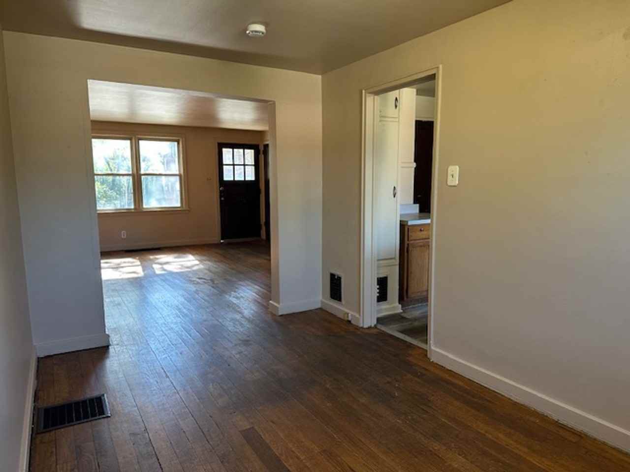 2150 Berryhill St - Photo 5 of 17