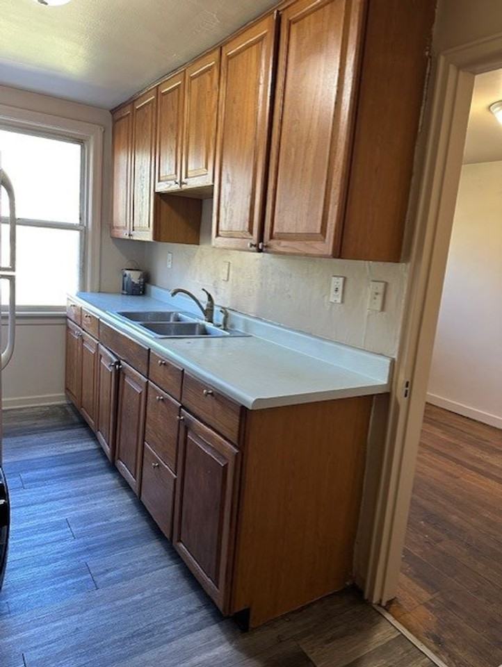 2150 Berryhill St - Photo 6 of 17
