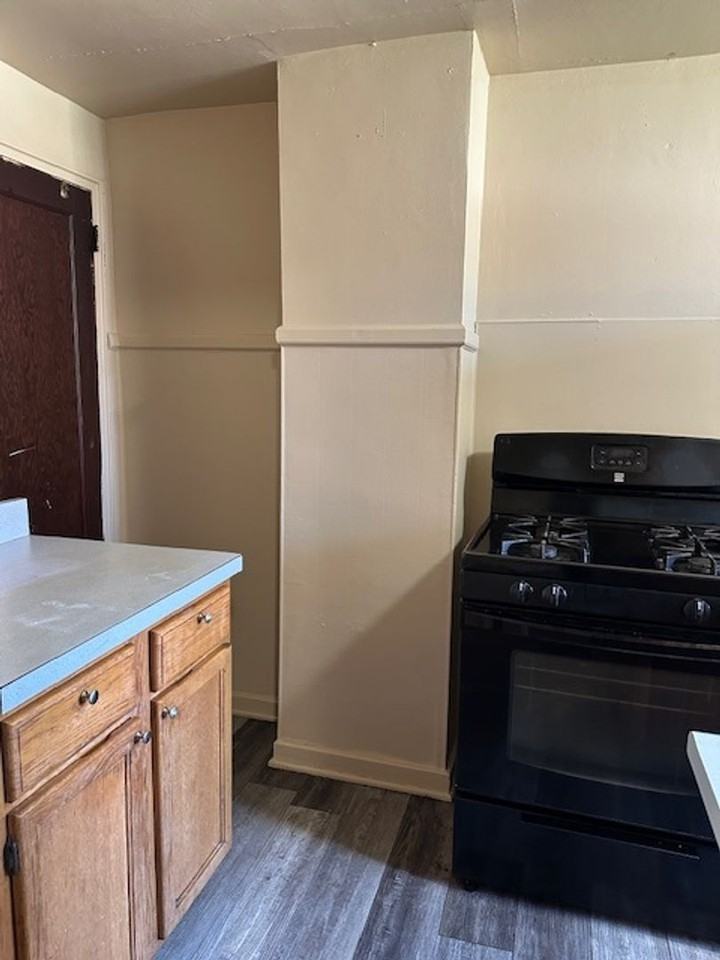 2150 Berryhill St - Photo 7 of 17
