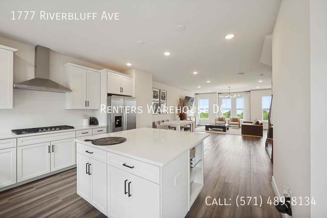 1777 Riverbluff Ave