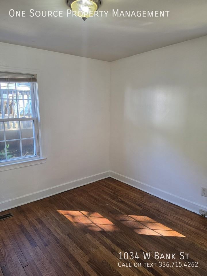 1034 W Bank St - Photo 2 of 20