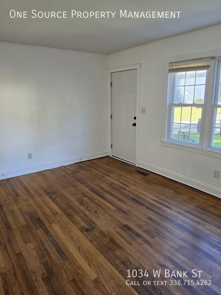 1034 W Bank St - Photo 4 of 20