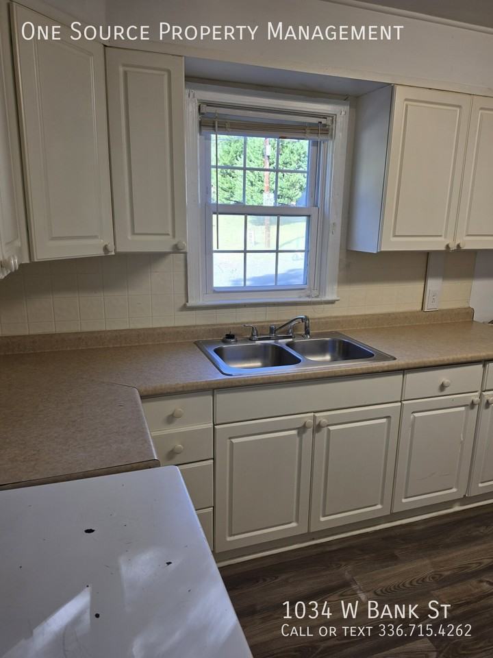 1034 W Bank St - Photo 5 of 20