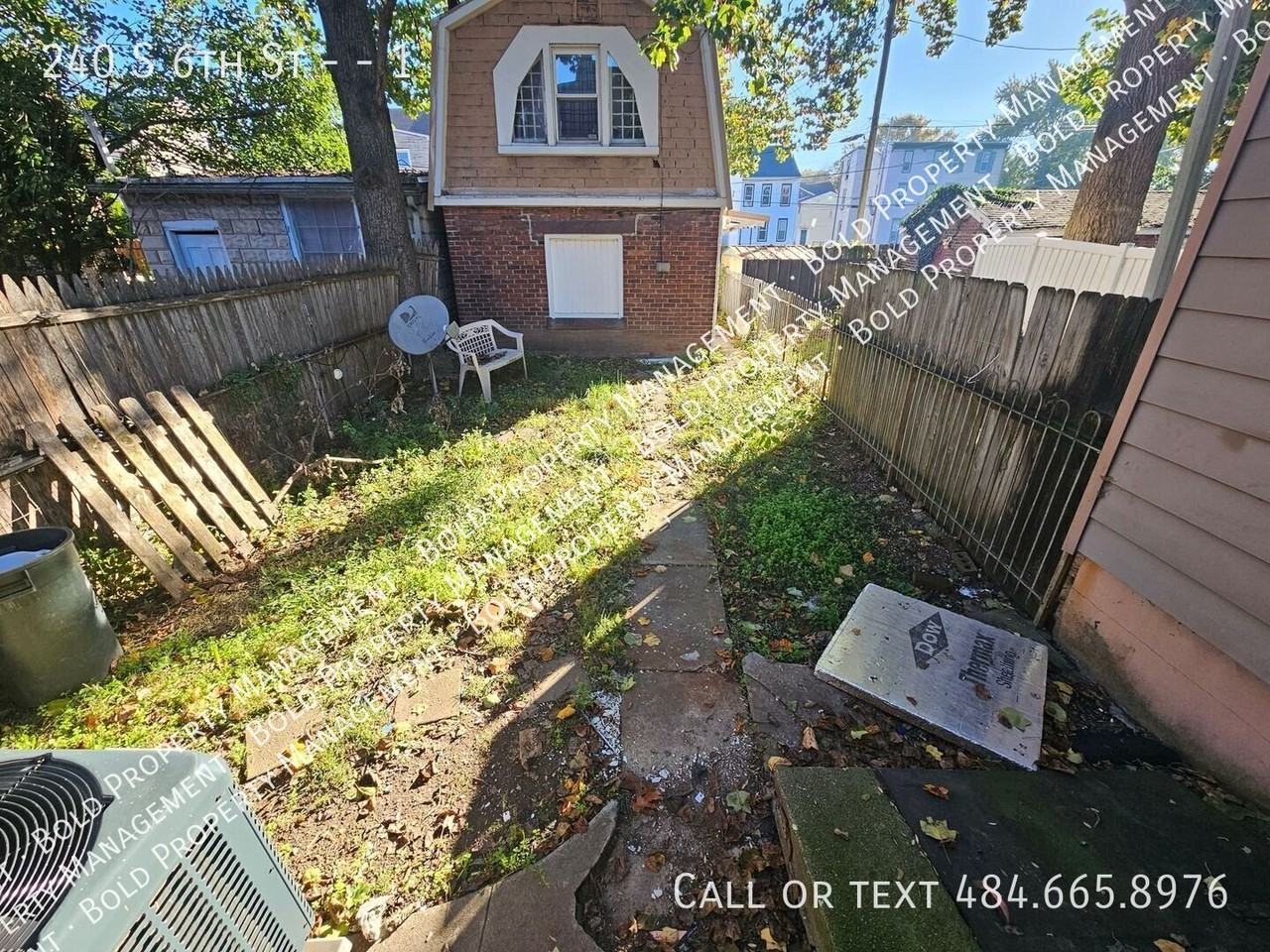 240 S 6th St #1 - Photo 2 of 11