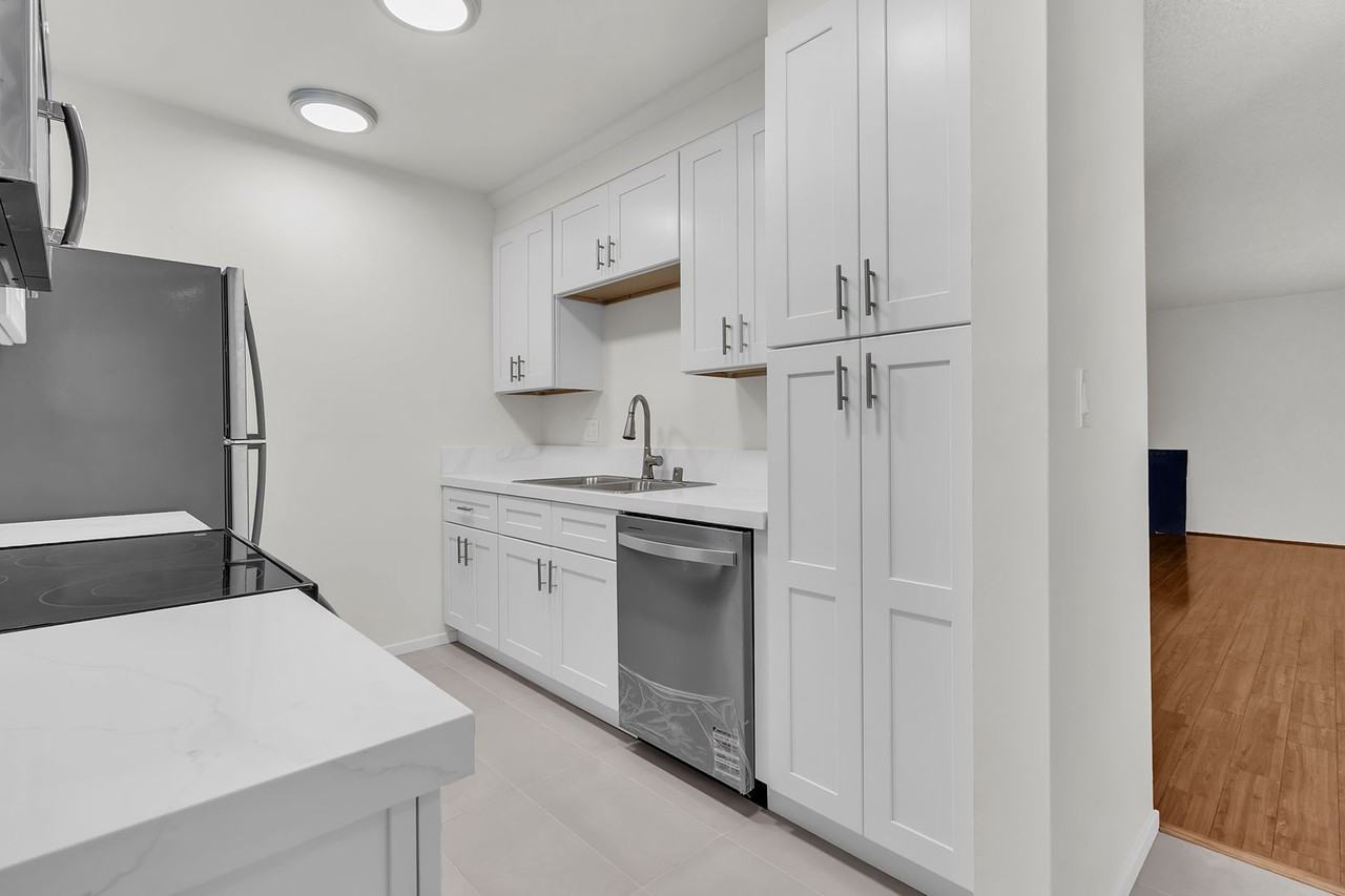6001 Canterbury Dr #107 - Photo 7 of 22