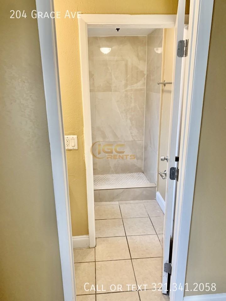 204 Grace Ave - Photo 3 of 10