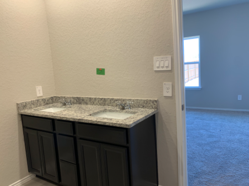 721 Peak Pl - Photo 3 of 24