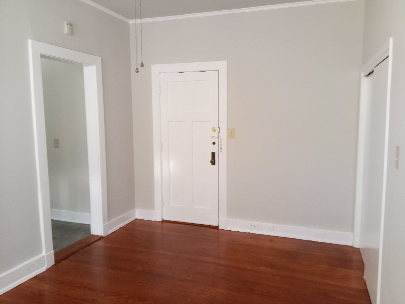 800 N Olympia St #D - Photo 2 of 13