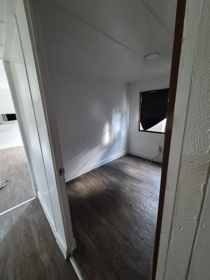 9726 4th Ave - Photo 6 of 8