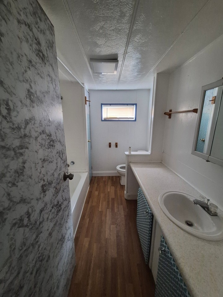 9726 4th Ave - Photo 7 of 8
