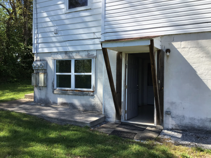 1521 Main St E #B - Photo 3 of 6
