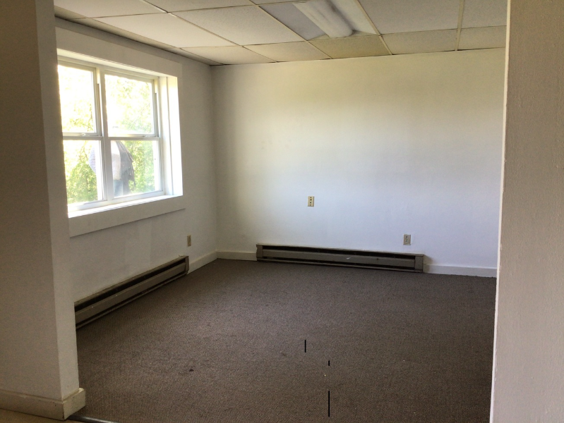 1521 Main St E #B - Photo 4 of 6
