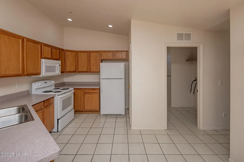 3188 Desert View Ct #101 - Photo 7 of 19
