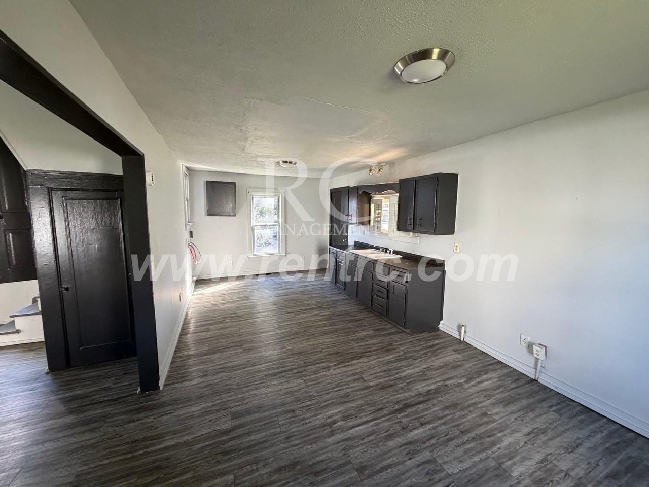 712 Commercial St - Photo 2 of 11