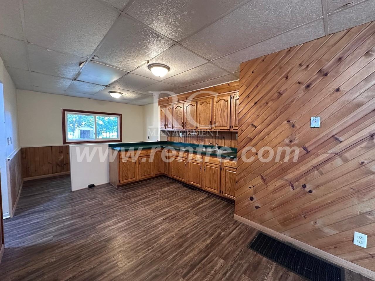 711 Florida St - Photo 2 of 15