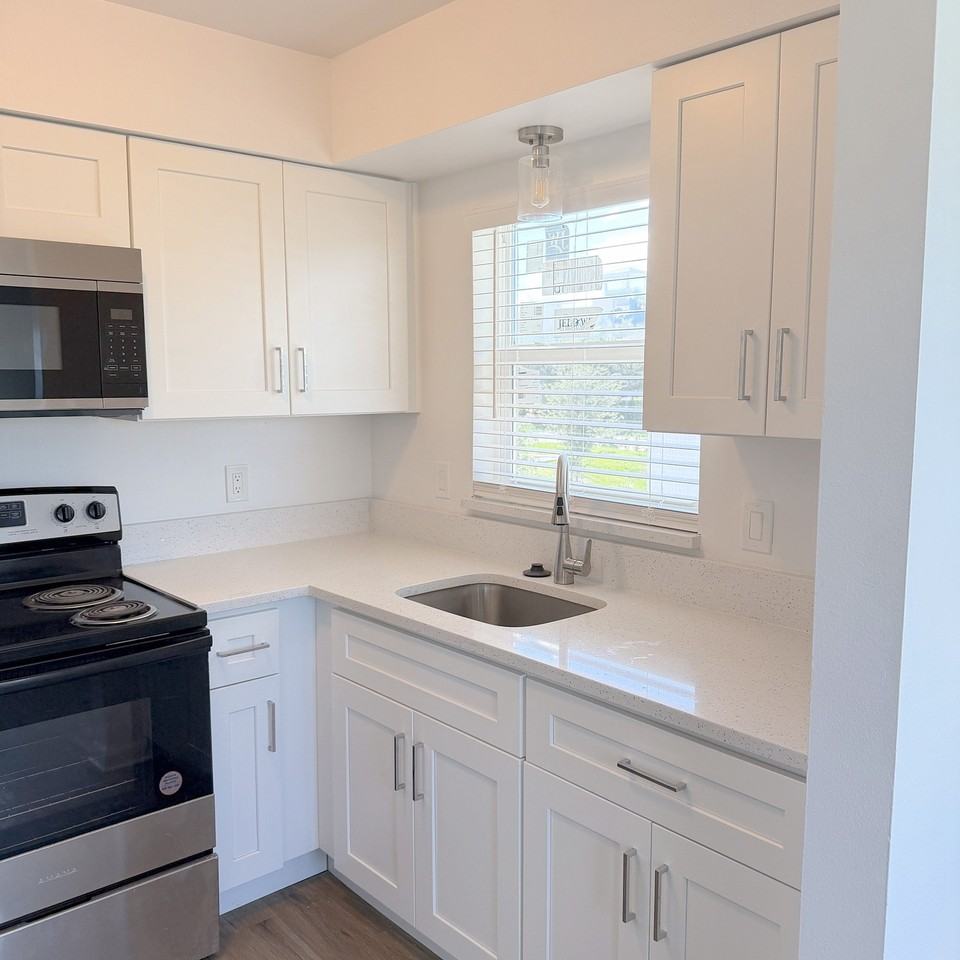 210 Albee Rd W #C - Photo 4 of 18
