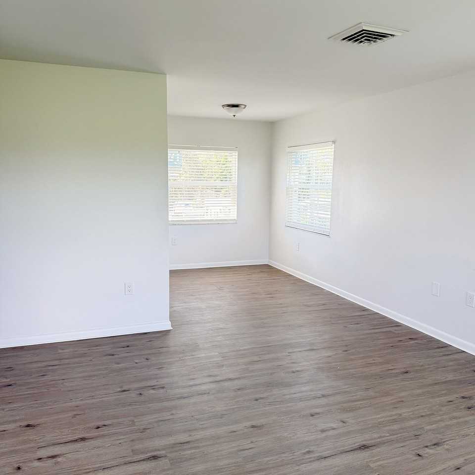 210 Albee Rd W #C - Photo 5 of 18