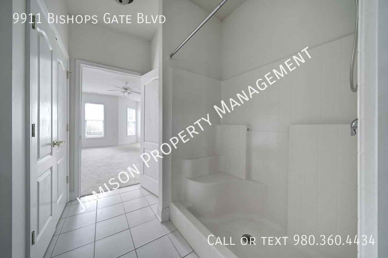 9911 Bishops Gate Blvd - Photo 4 of 27