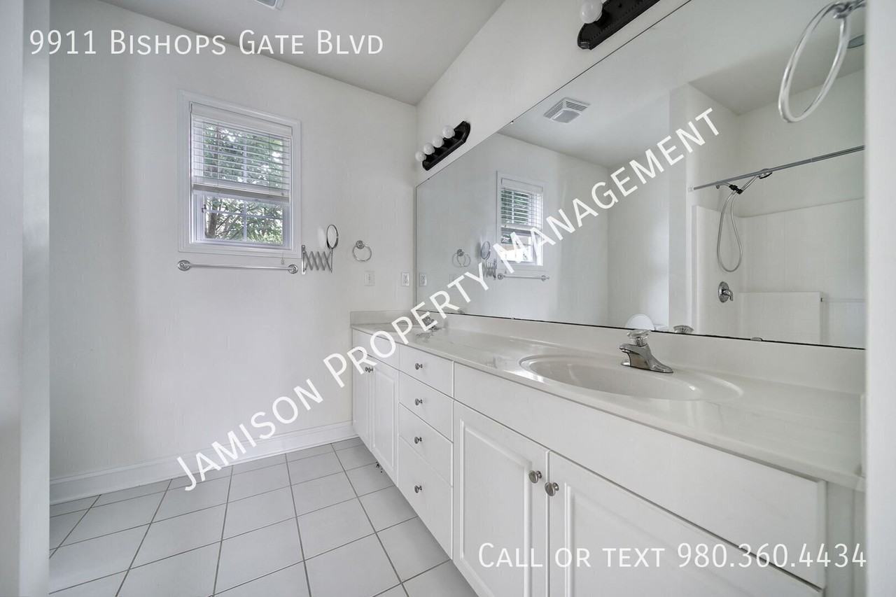 9911 Bishops Gate Blvd - Photo 5 of 27