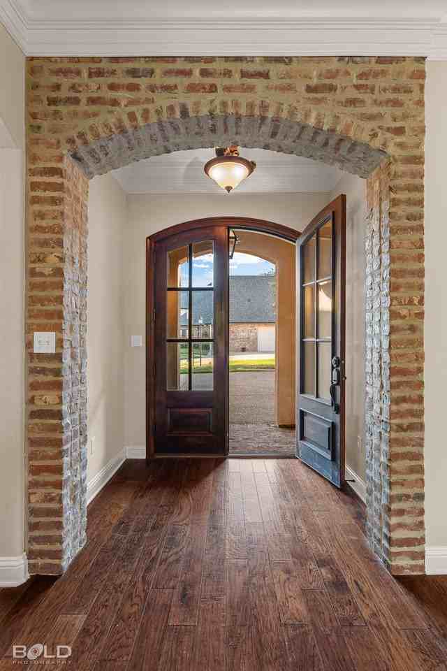 867 Saint Roch Ave - Photo 2 of 36