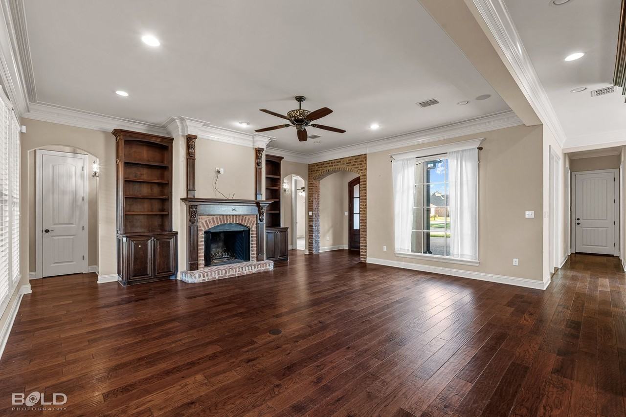 867 Saint Roch Ave - Photo 3 of 36
