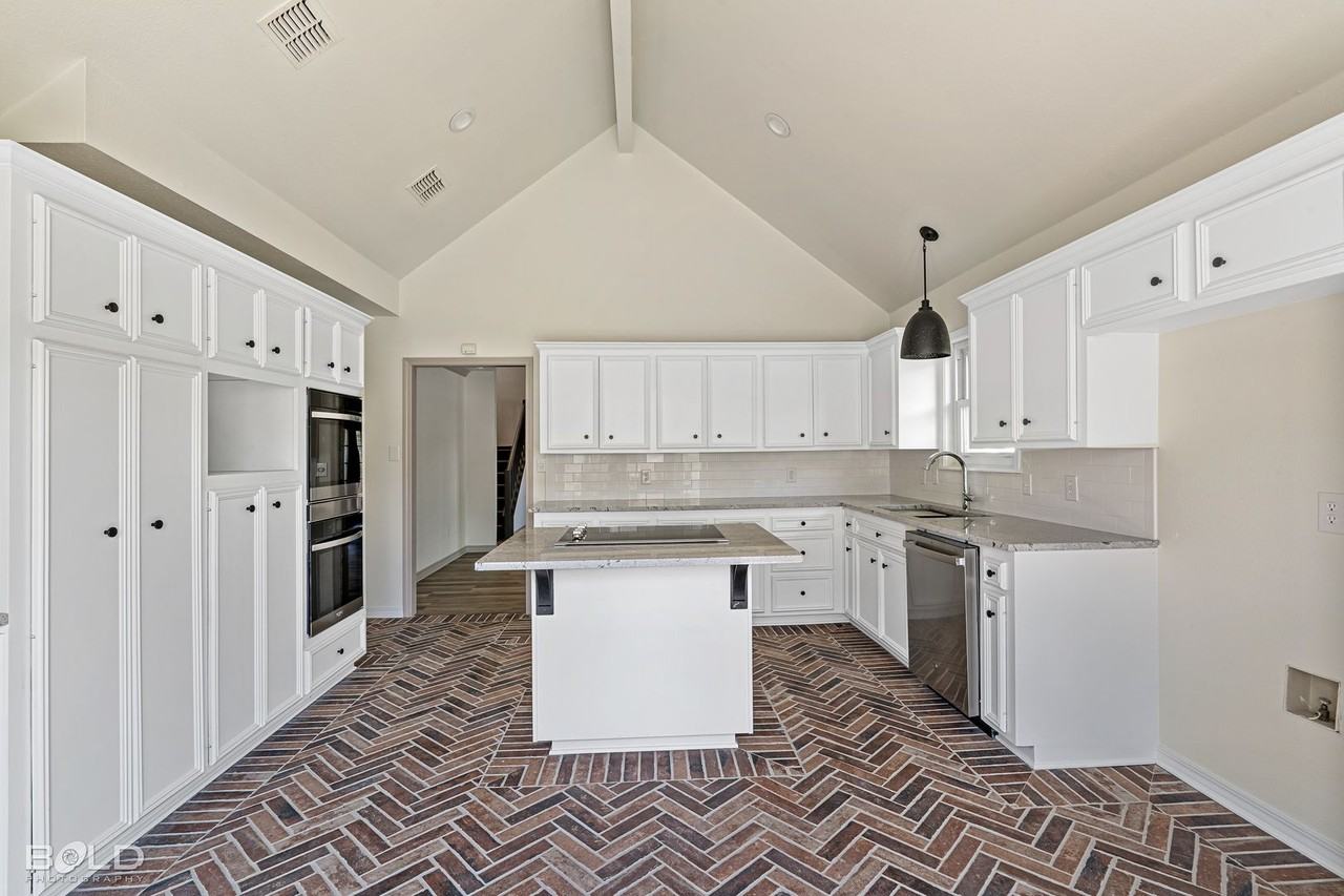 347 Colony Bnd - Photo 3 of 26