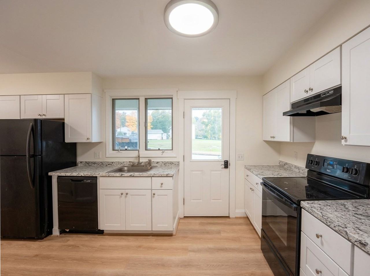 232 Congress Cir - Photo 4 of 15