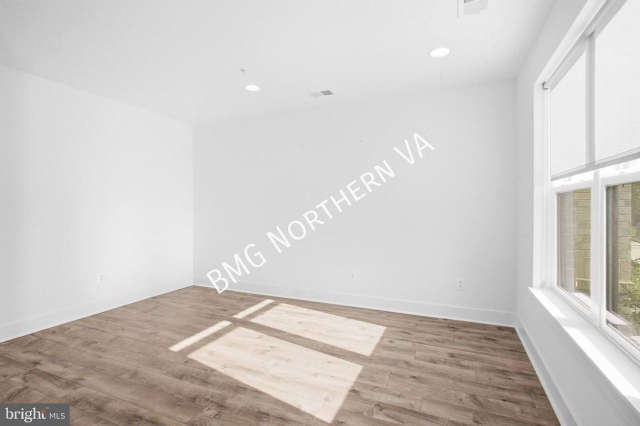 3509 Sutton Heights Cir - Photo 2 of 42