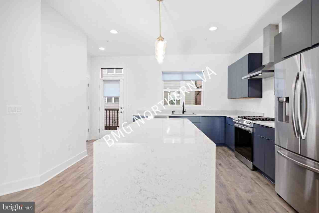3509 Sutton Heights Cir - Photo 7 of 42