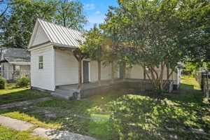 featured image of 1601 S Willow St