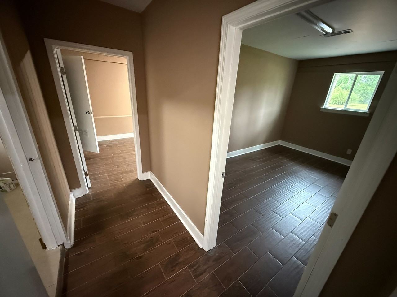 1231 Devonshire Dr - Photo 5 of 13