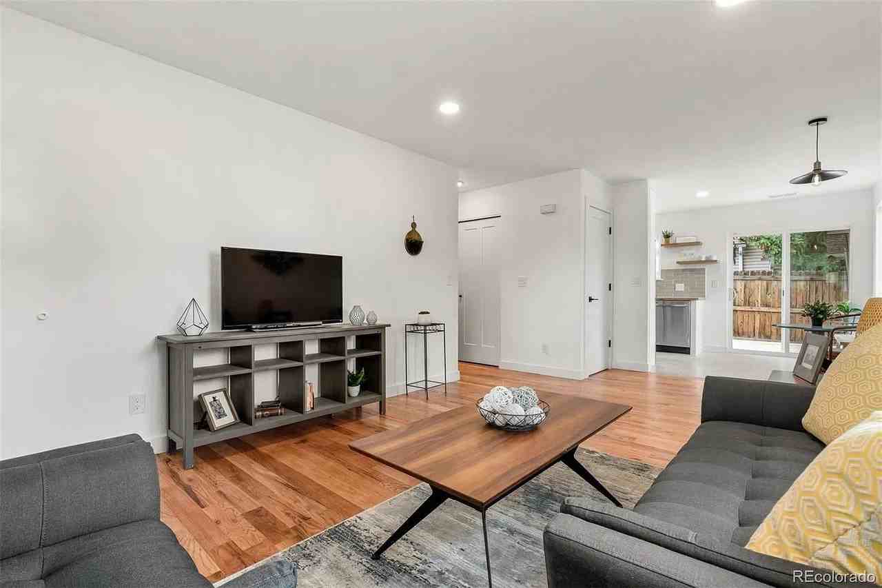 1201 Newton St - Photo 5 of 27