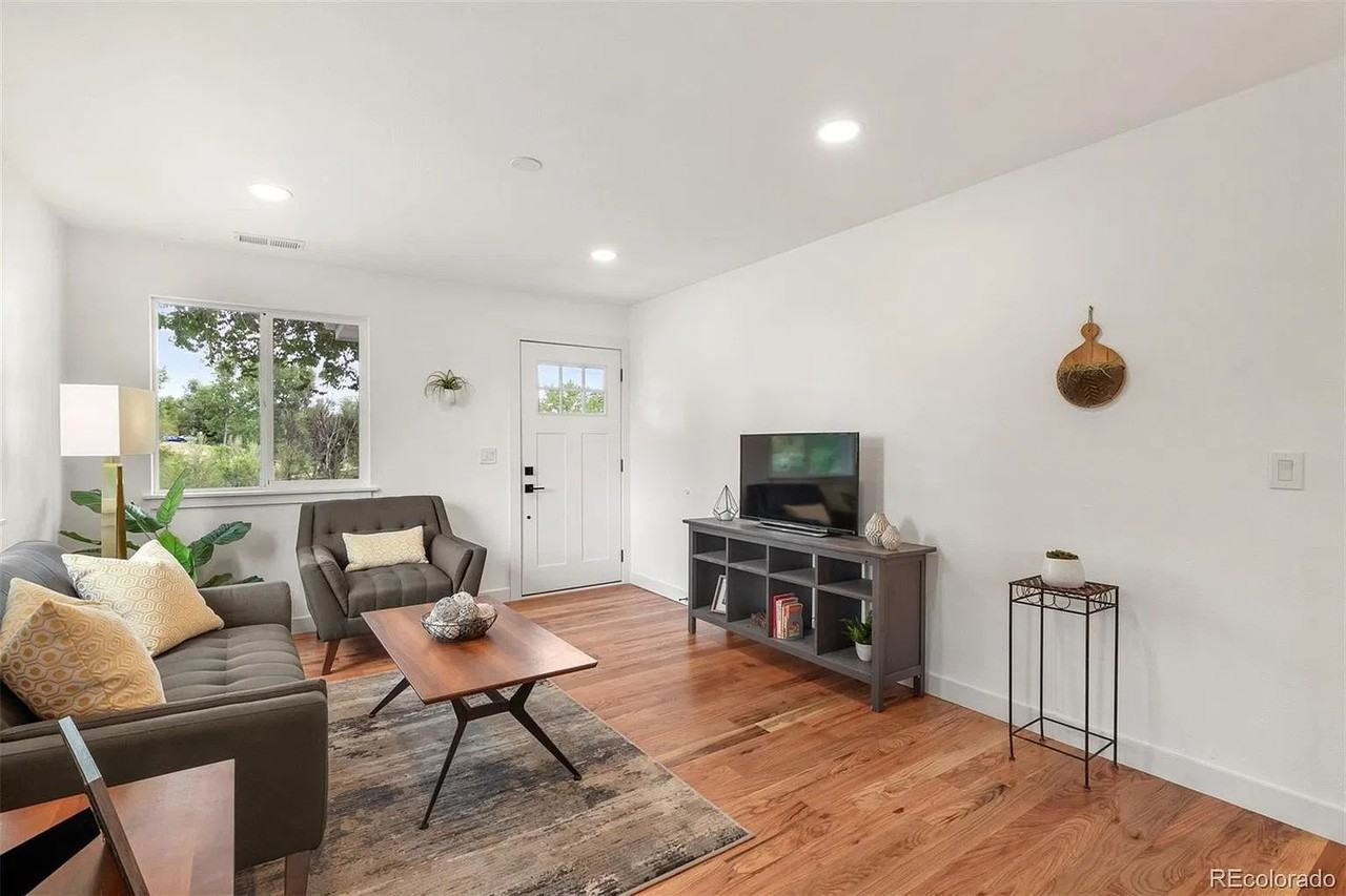 1201 Newton St - Photo 7 of 27