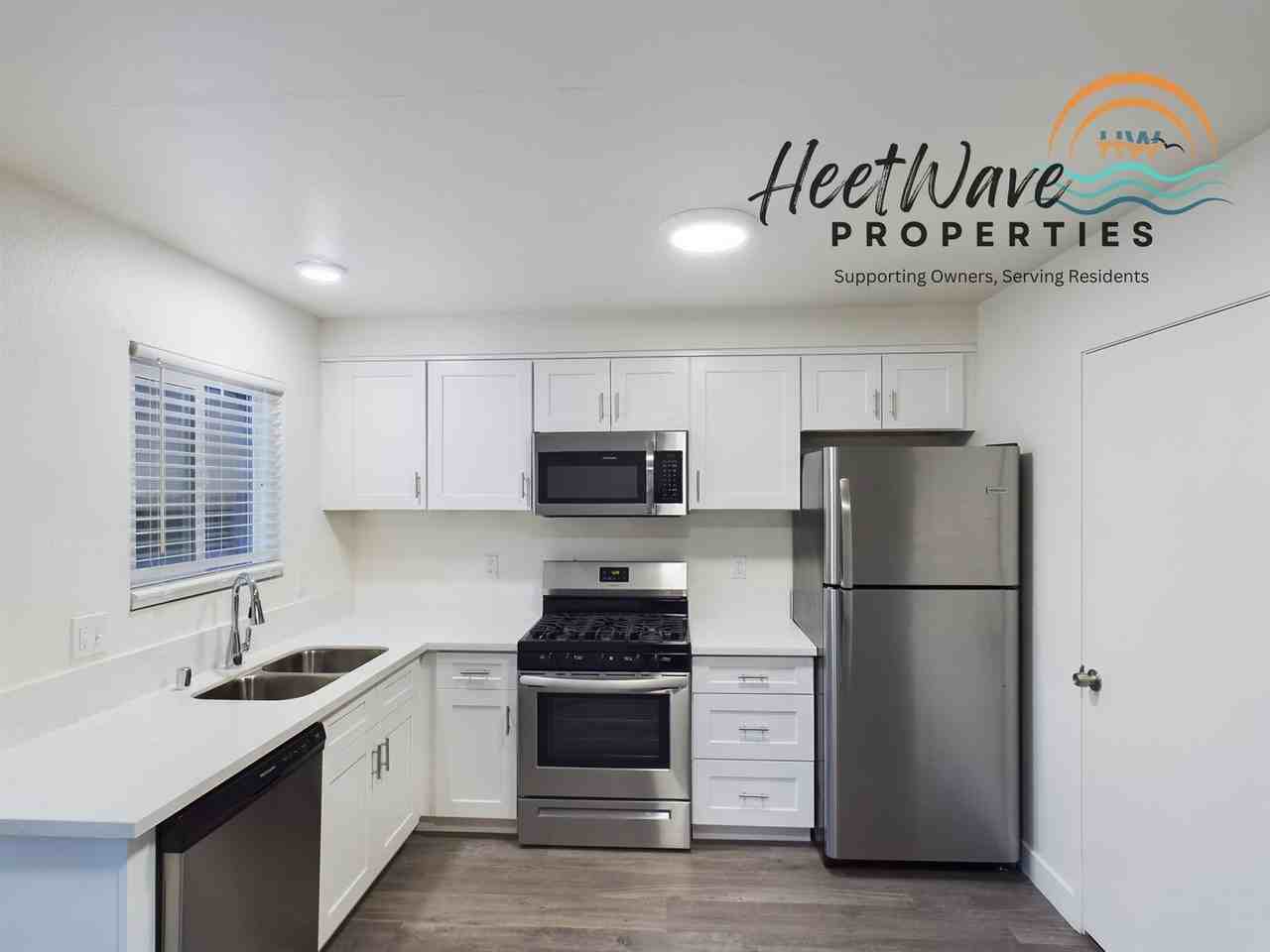 6760 Solita Ave - Photo 6 of 32