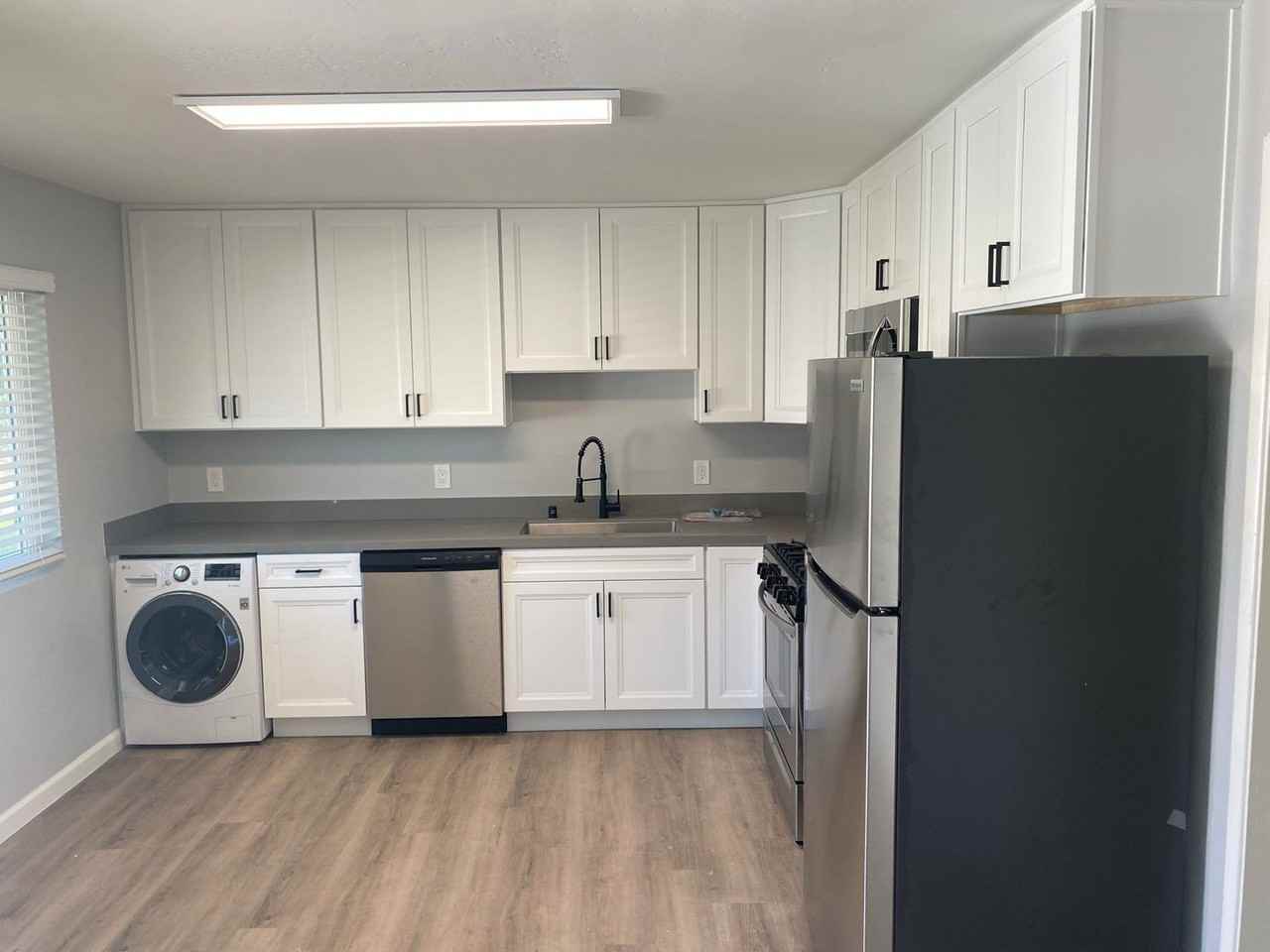 965 Pine Ave #1 - Photo 4 of 29