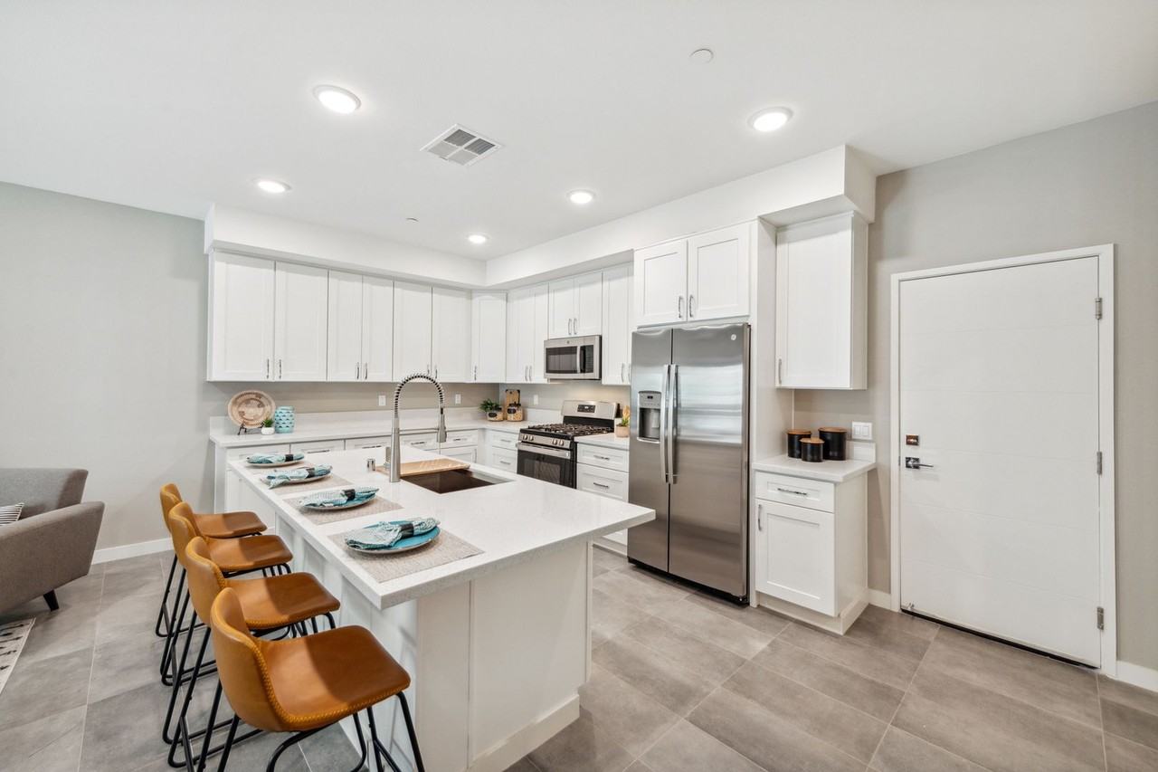 1466 Canyon Ct #139 - Photo 4 of 50