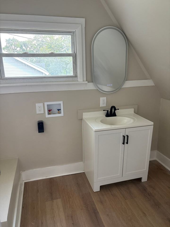 408 Park St #408-5 - Photo 5 of 10
